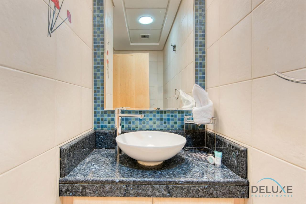 Lively 1 Bedroom At Al Nabat Shoreline 8 Palm Jumeirah By Deluxe Holiday Homes Dubai Exterior photo